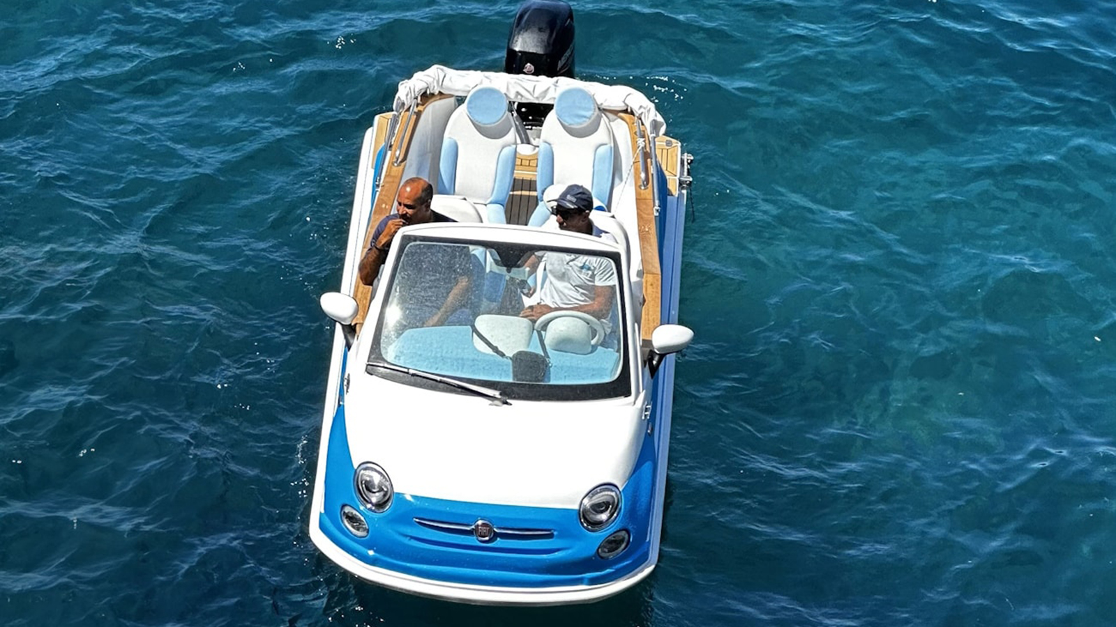 Το 500αράκι της Fiat γίνεται... σκάφος και αρμενίζει τη Μεσόγειο